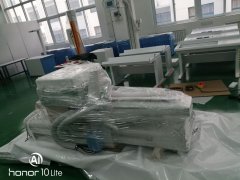 出口海外的医用X光机进行真空包装的现场