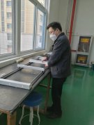 工程师对杭州客户的医用X光机进行调试测量